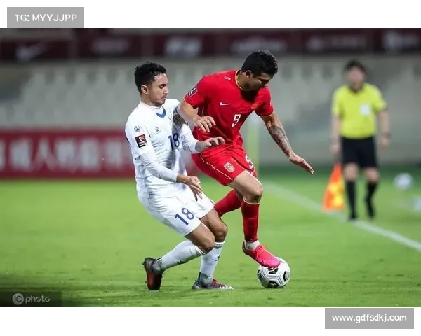 坎贝尔在足球场上的位置及其战术作用深度解析